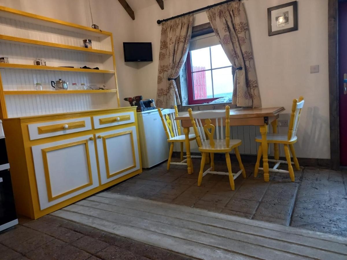 Geraghtys Farmyard Pods Hotel Belmullet Exterior photo